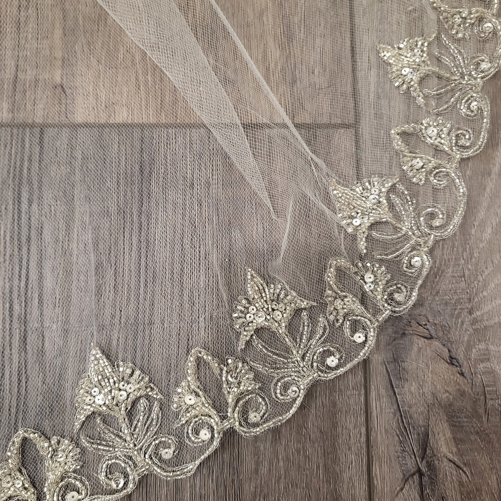 Kleinfeld Michelle Roth Silver Beaded Scalloped Bridal Wedding Veil Cathedral